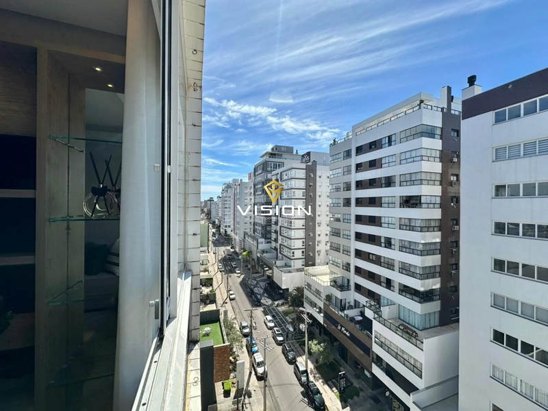 SACADA DE FRENTE COM VISTA PARA PRAÇA TIARAJU: 7ª foto da galeria de imagens do imóvel