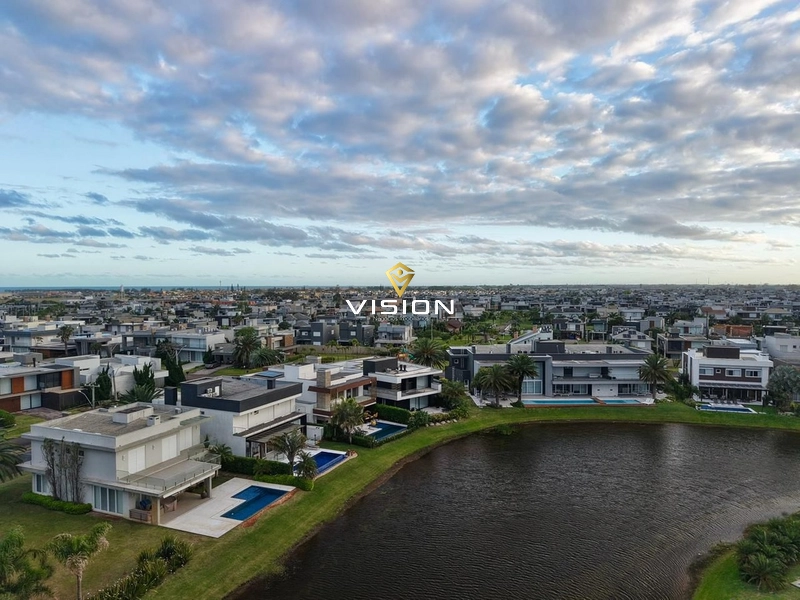 LINDO SOBRADO A BEIRA LAGO: 50ª foto da galeria de imagens do imóvel