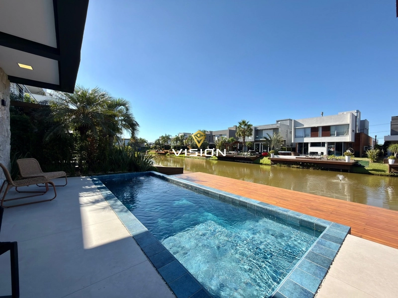 BELÍSSIMA CASA A BEIRA LAGO - LUXO E CONFORTO EM UM SÓ LUGAR: 16ª foto da galeria de imagens do imóvel