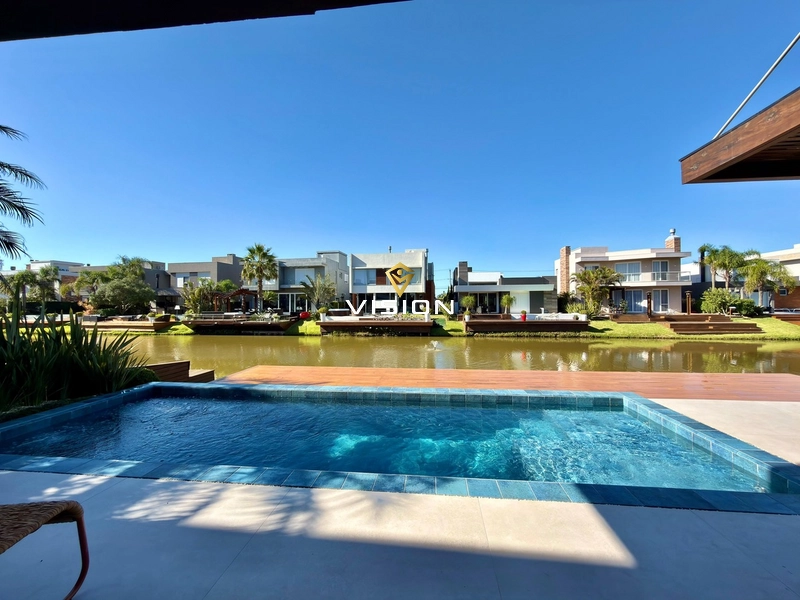 BELÍSSIMA CASA A BEIRA LAGO - LUXO E CONFORTO EM UM SÓ LUGAR: 15ª foto da galeria de imagens do imóvel