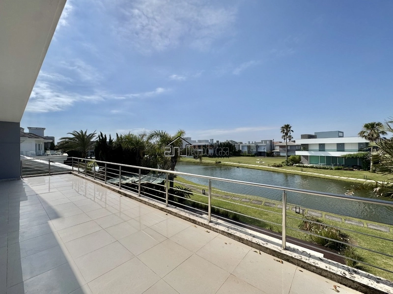 Sobrado beira lago: 31ª foto da galeria de imagens do imóvel