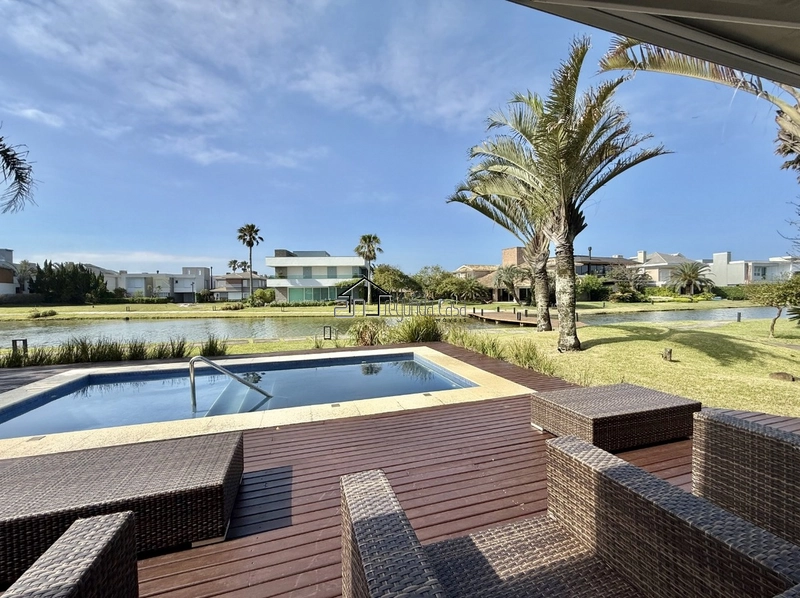 Sobrado beira lago: 28ª foto da galeria de imagens do imóvel