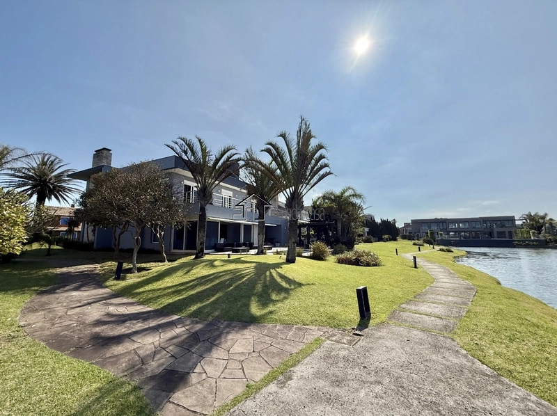 Sobrado beira lago: 43ª foto da galeria de imagens do imóvel