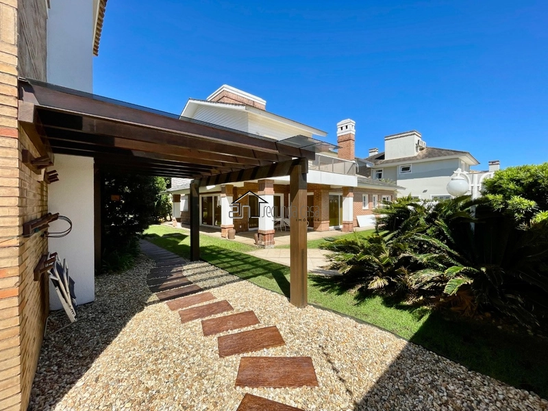 Sobrado em condomínio a beira mar: 35ª foto da galeria de imagens do imóvel