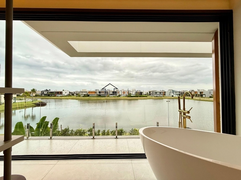 Sobrado beira lago mobiliado e decorado: 31ª foto da galeria de imagens do imóvel