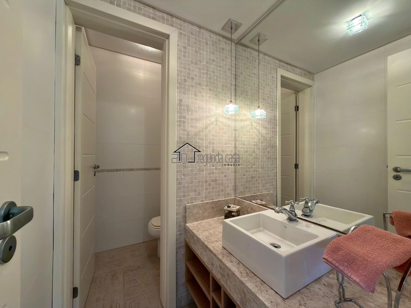 Sobrado beira lago à venda no Condomínio Bosques de Atlântida, em Xang: 14ª foto da galeria de imagens do imóvel