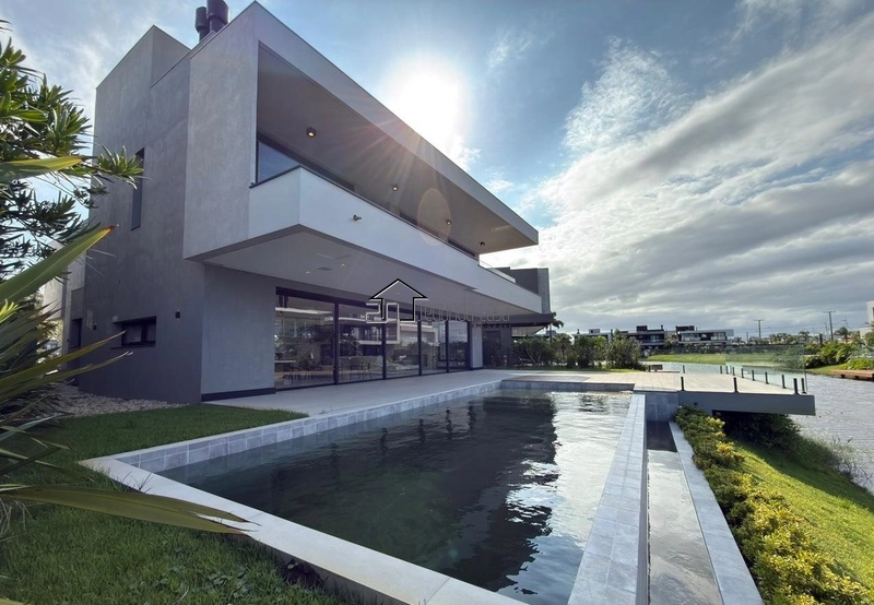 Incrível sobrado beira lago: 2ª foto da galeria de imagens do imóvel