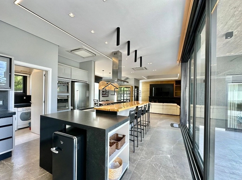 Sobrado com 400 m² mobiliado e decorado: 4ª foto da galeria de imagens do imóvel
