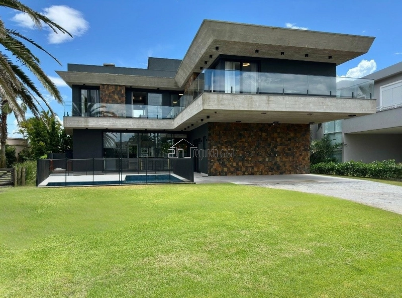 Sobrado com 400 m² mobiliado e decorado