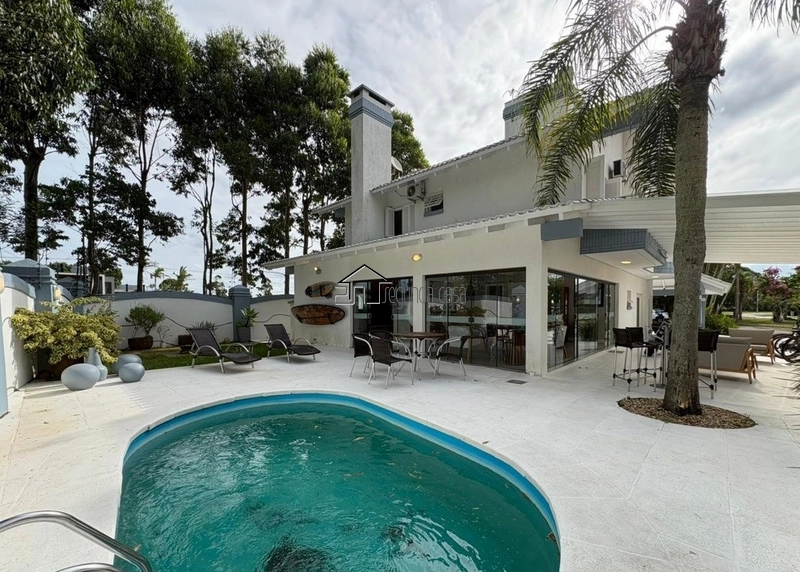 Excelente sobrado com piscina: 10ª foto da galeria de imagens do imóvel