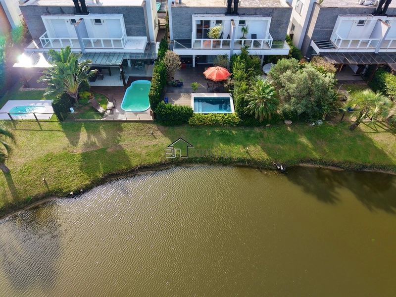 Casa beira lago à venda no Condomínio Rossi, em Atlântida: 3ª foto da galeria de imagens do imóvel