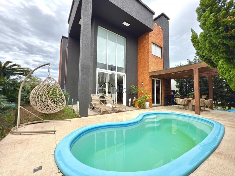 Sobrado com piscina: 9ª foto da galeria de imagens do imóvel