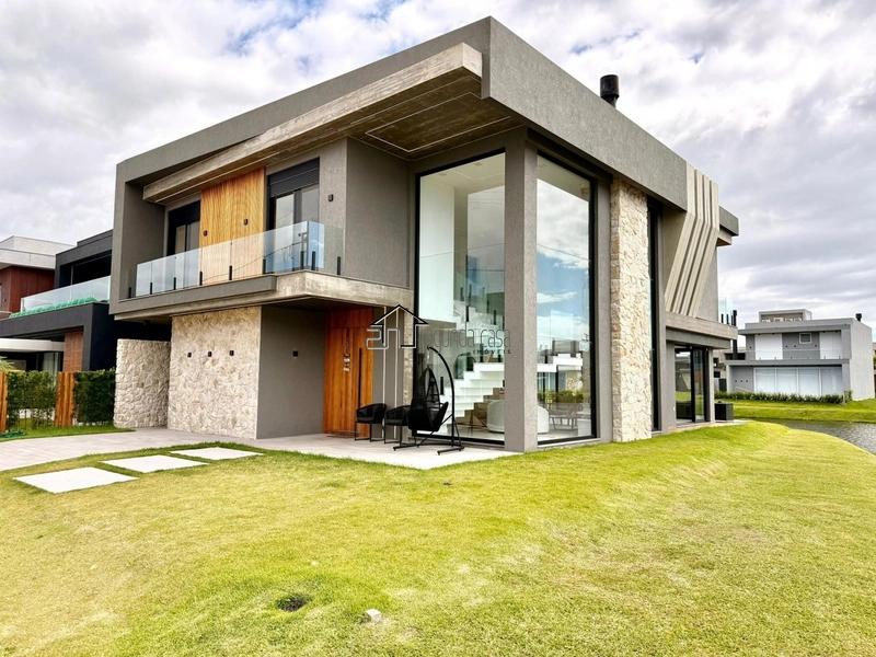 Mansão com 280m²: 2ª foto da galeria de imagens do imóvel