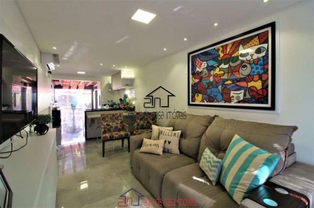 Casa 3 dormitórios: 1ª foto da galeria de imagens do imóvel