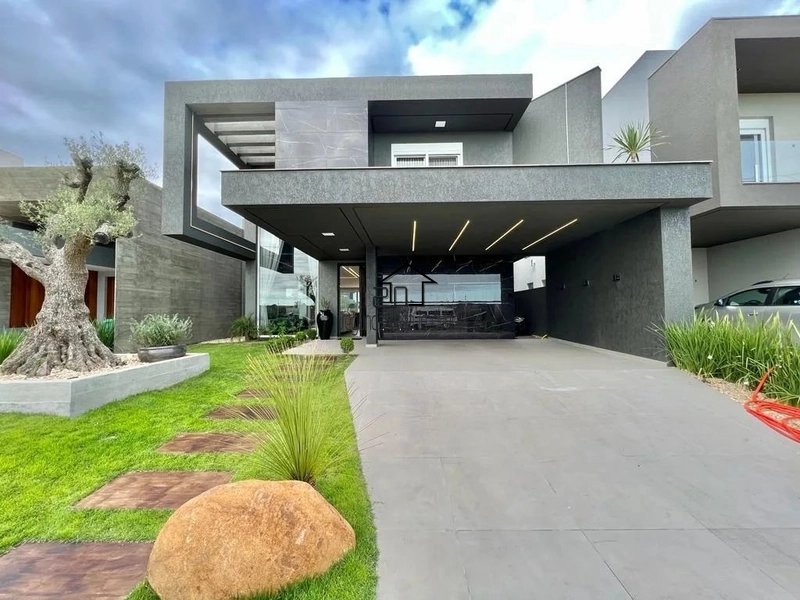 Sobrado com piscina: 1ª foto da galeria de imagens do imóvel