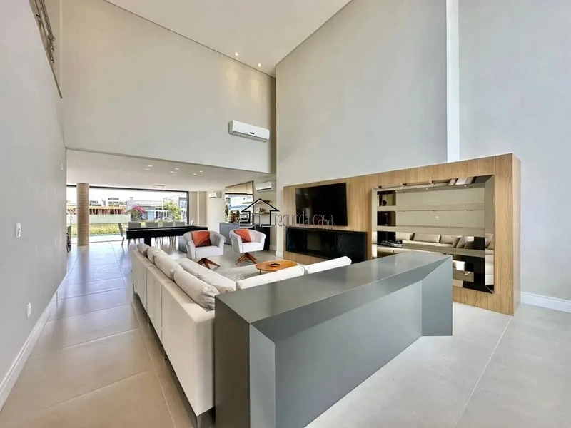 Sobrado beira lago: 2ª foto da galeria de imagens do imóvel