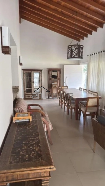 Casa mobiliada com 220m²: 2ª foto da galeria de imagens do imóvel