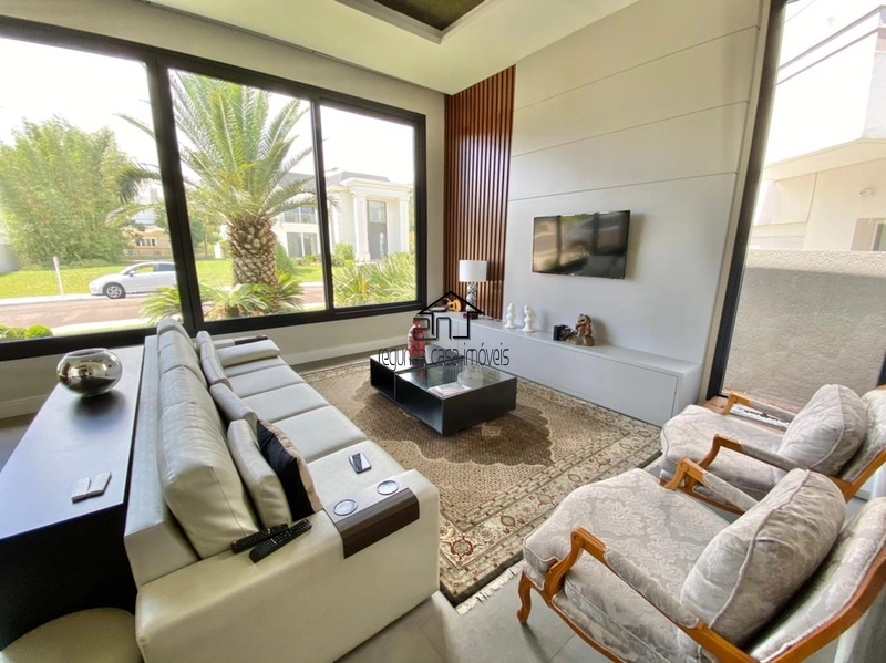 Casa com piscina: 3ª foto da galeria de imagens do imóvel