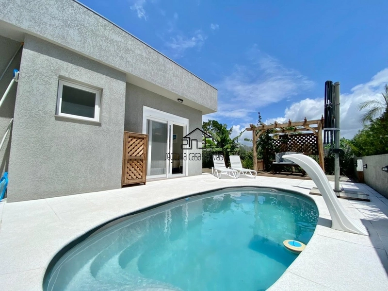Casa com piscina: 10ª foto da galeria de imagens do imóvel