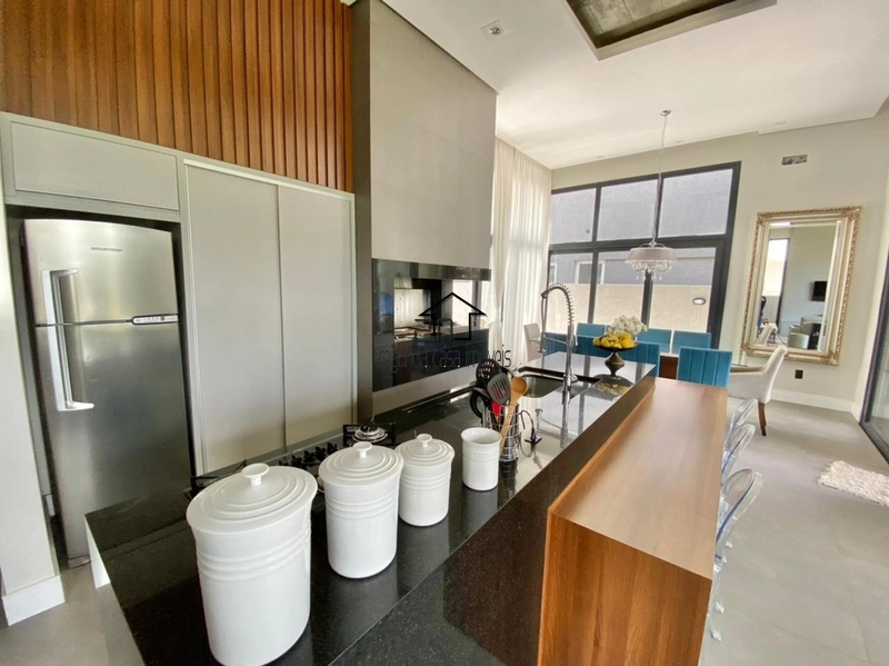 Casa com piscina: 5ª foto da galeria de imagens do imóvel