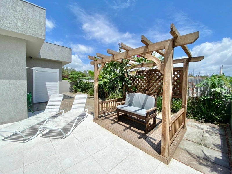 Casa com piscina: 9ª foto da galeria de imagens do imóvel
