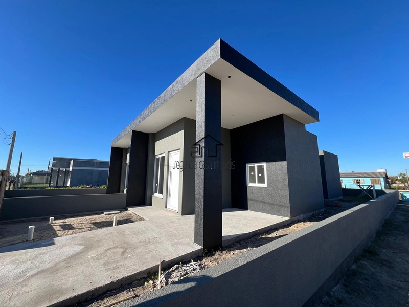 Ótima Casa Geminada na Noiva do Mar de esquina: 1ª foto da galeria de imagens do imóvel