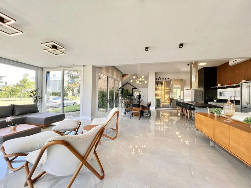 Luxuoso Sobrado à Venda: 9ª foto da galeria de imagens do imóvel