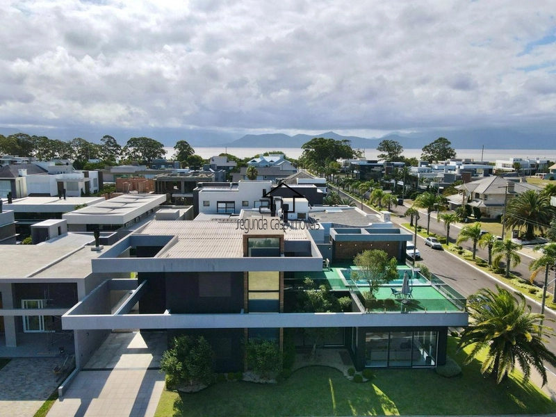 Luxuoso Sobrado à Venda: 3ª foto da galeria de imagens do imóvel