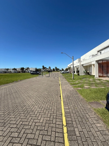 Sobrado em condomínio fechado em Xangri-lá: 3ª foto da galeria de imagens do imóvel