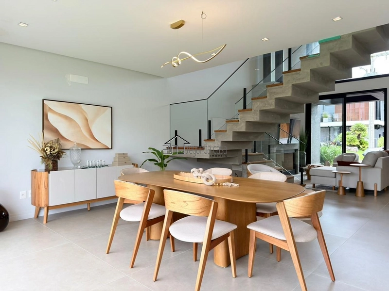 Belo imóvel com 220 m²: 5ª foto da galeria de imagens do imóvel