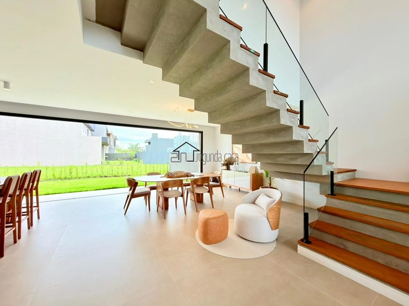 Belo imóvel com 220 m²: 6ª foto da galeria de imagens do imóvel