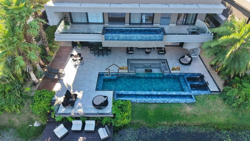 MANSÃO COM VISTA FANTÁSTICA PARA O LAGO: 14ª foto da galeria de imagens do imóvel