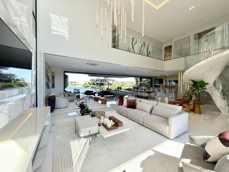 MANSÃO COM VISTA FANTÁSTICA PARA O LAGO: 3ª foto da galeria de imagens do imóvel