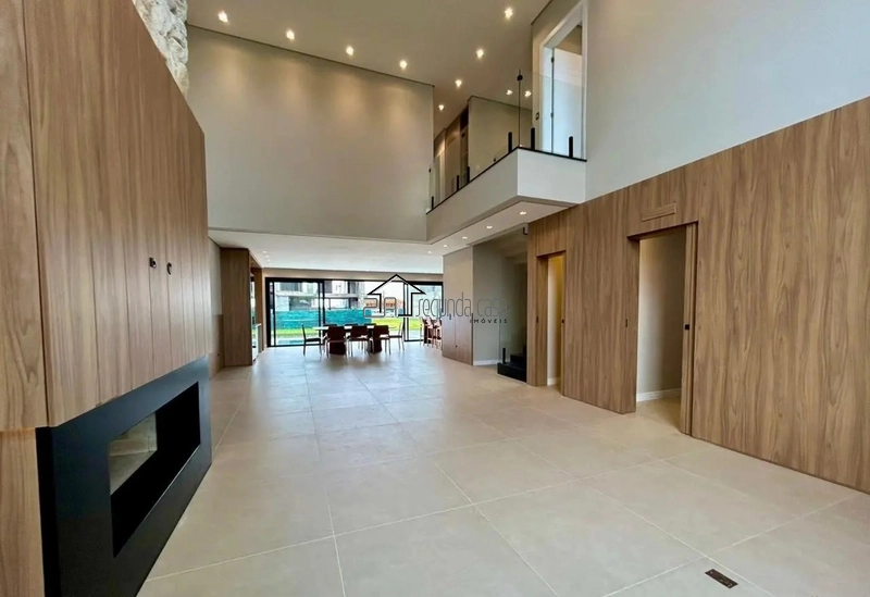 Sobrado com piscina: 2ª foto da galeria de imagens do imóvel