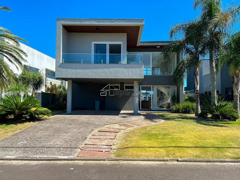 Lindo sobrado em condomínio fechado