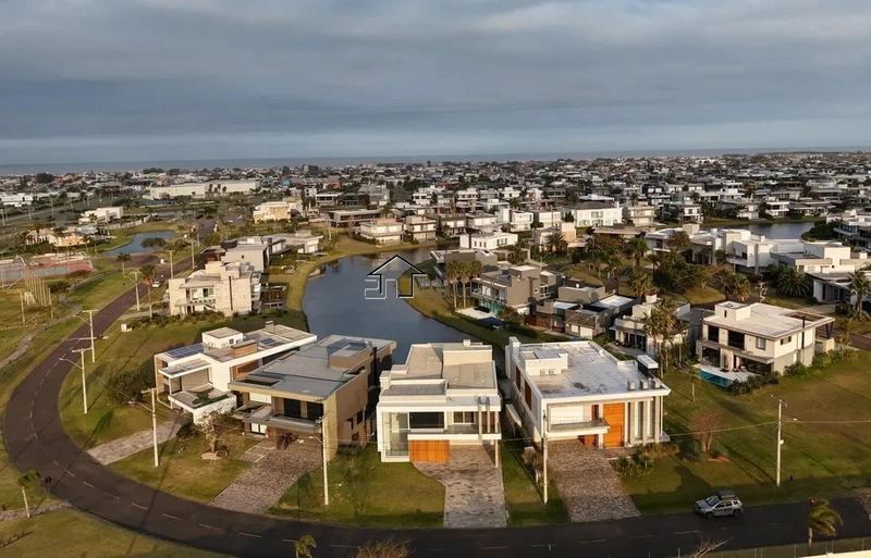 Sobrado beira lago, com ótima orientação solar!: 11ª foto da galeria de imagens do imóvel