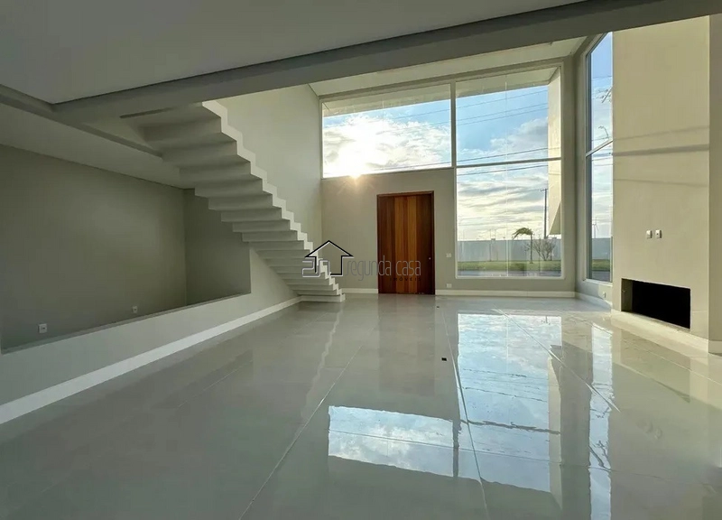 Sobrado beira lago, com ótima orientação solar!: 2ª foto da galeria de imagens do imóvel