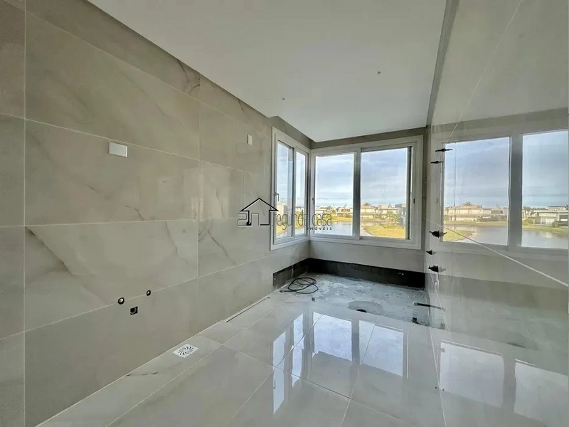 Sobrado beira lago, com ótima orientação solar!: 8ª foto da galeria de imagens do imóvel