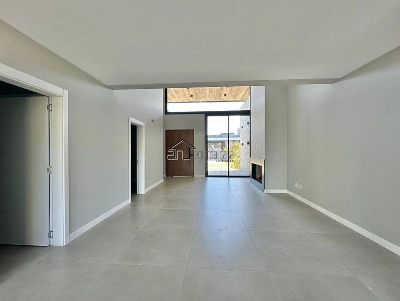 Excelente casa com 04 suítes: 5ª foto da galeria de imagens do imóvel