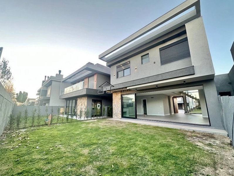 Sobrado 4 suítes: 7ª foto da galeria de imagens do imóvel