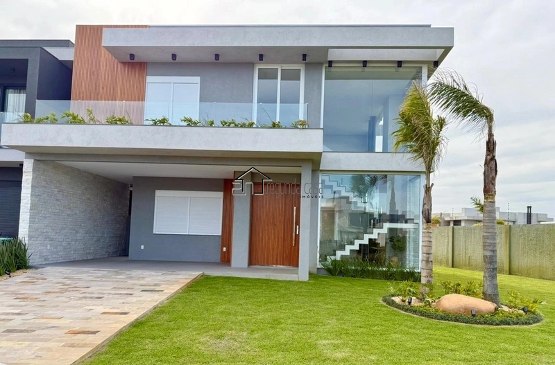 Sobrado com piscina: 2ª foto da galeria de imagens do imóvel