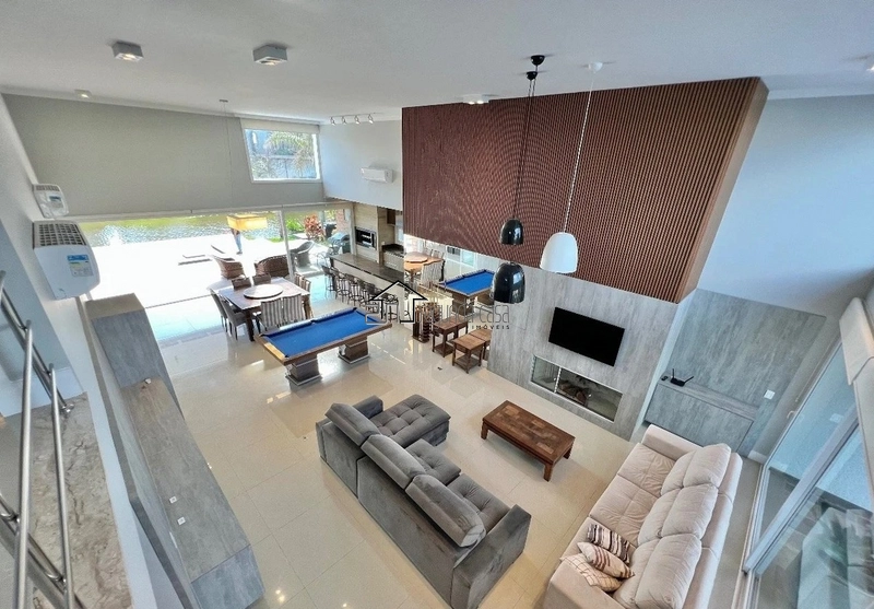 Sobrado com piscina: 2ª foto da galeria de imagens do imóvel