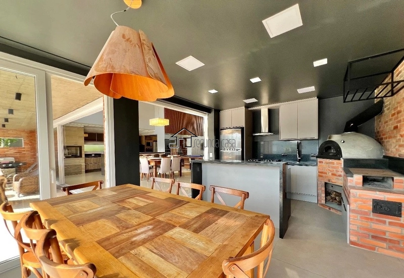 Sobrado com piscina: 4ª foto da galeria de imagens do imóvel