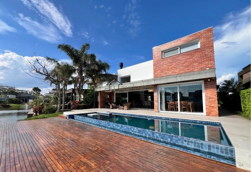 Sobrado com piscina: 5ª foto da galeria de imagens do imóvel