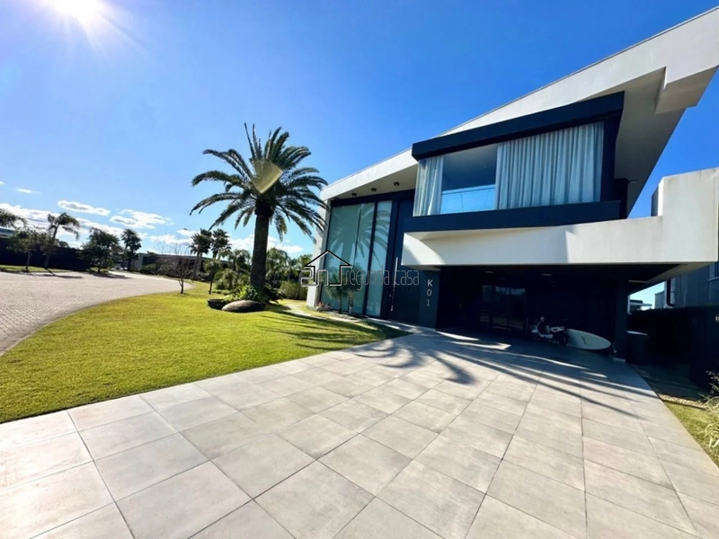 Ampla mansão com 477 m²: 2ª foto da galeria de imagens do imóvel