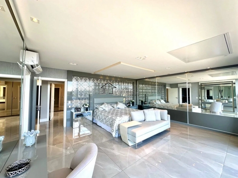 Ampla mansão com 477 m²: 18ª foto da galeria de imagens do imóvel