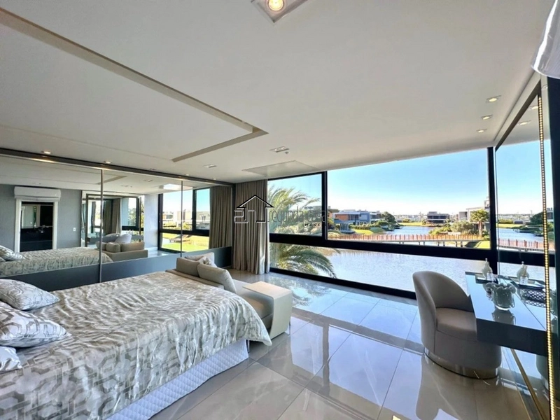 Ampla mansão com 477 m²: 17ª foto da galeria de imagens do imóvel