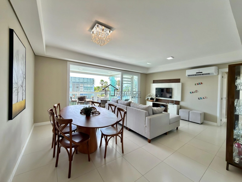 COBERTURA COM A MELHOR VISTA DO CONDOMÍNIO ROSSI