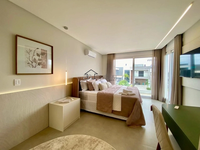 Casas e Sobrados em Condomínio com 241m: 18ª foto da galeria de imagens do imóvel