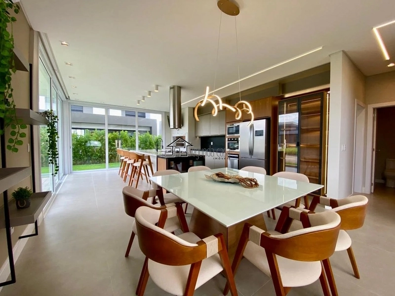 Casas e Sobrados em Condomínio com 241m: 7ª foto da galeria de imagens do imóvel